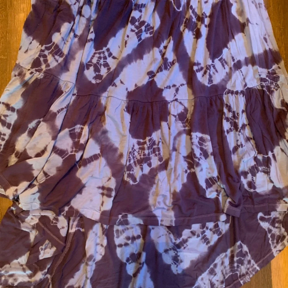 WDNY tie dye hi‎ lo rayon blend skirt. NWT.